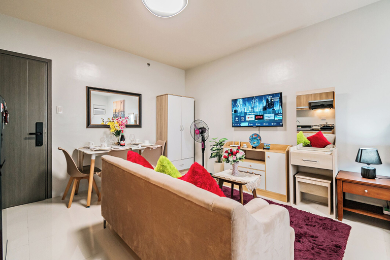 Living room 5, Precious Florannjoe Chic New Studio With Best Care, Las Piñas