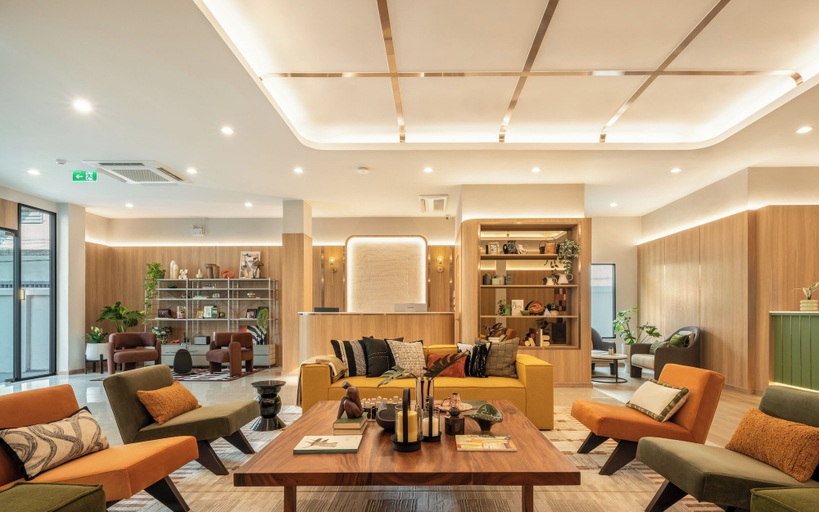 Primary image, Adelphi Itsaraphap, Khlong San
