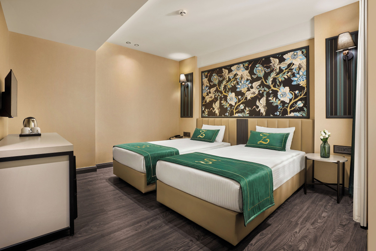 Bedroom 5, The New Hotel Zeybek, Konak
