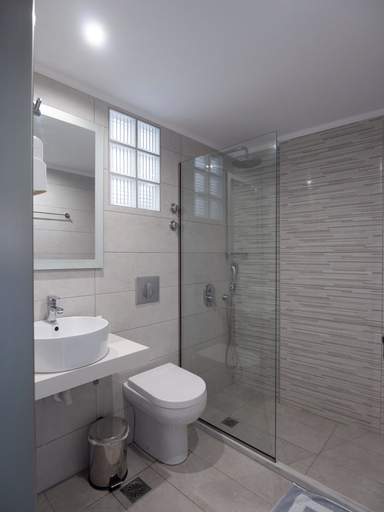 Bathroom 3, Aristo Apartments, Crete