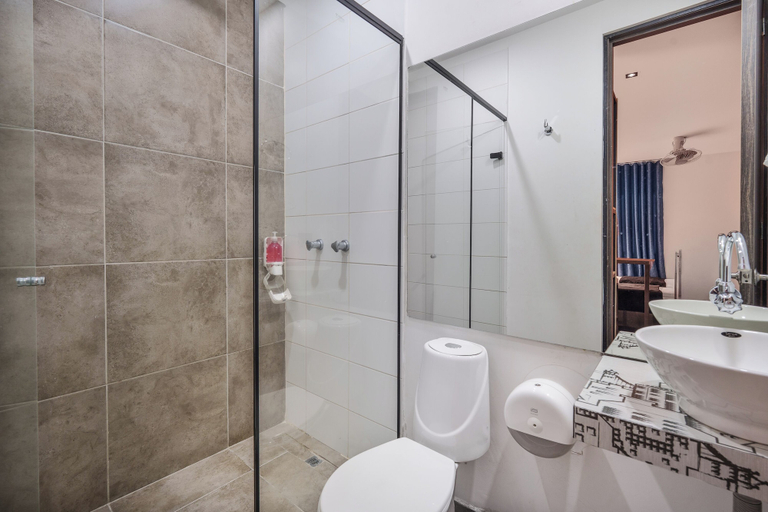Bathroom 3, Apartments Pool and Rooftop Downtown Hotel, Medellín