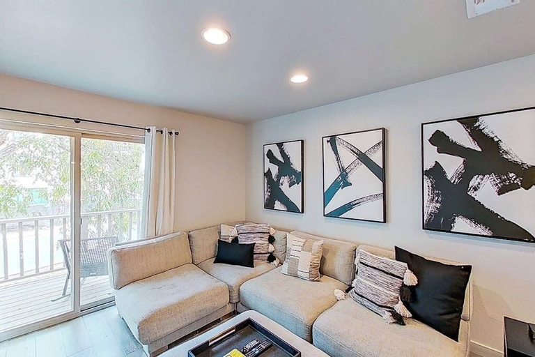 Living area 2, Contemporary, Dog-friendly Townhouse With Balcony, Pool & Day Docks, Llano