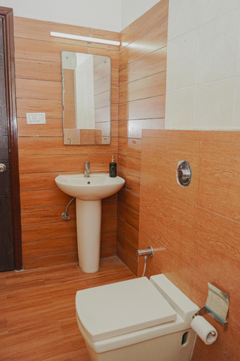 Bathroom 3, Infinity Hotel by Kalra Hotels Amritsar, Amritsar