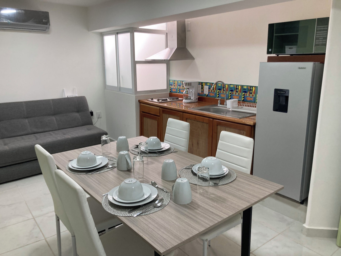 Dining room 3, Luxurious Minimalist Apartment in Mazatlán's Historic Center, Mazatlán