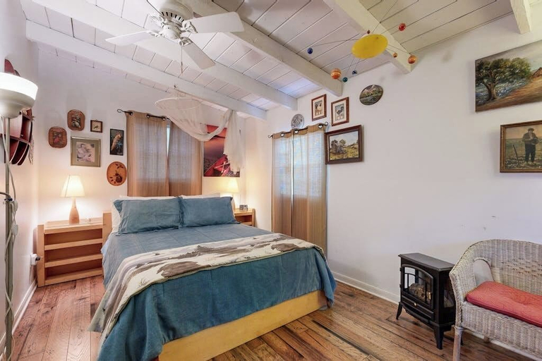 Room 3, Cozy Dog-friendly House Near Water With Enclosed Yard, Grill, & Equipped Kitchen, Burnet