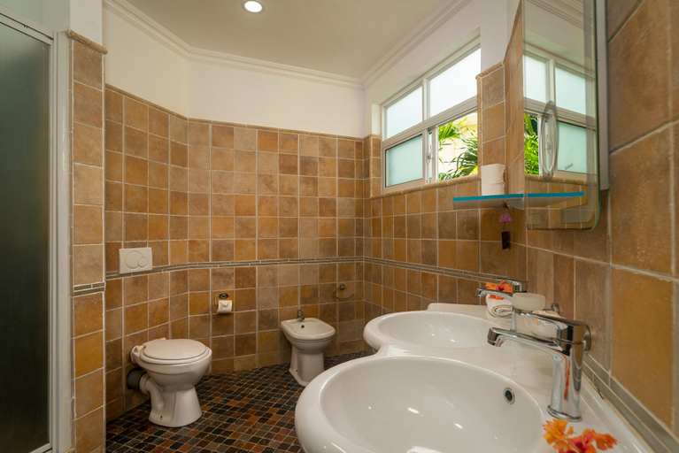 Bathroom 3, 340 DEGREES MOUNTAIN VIEW APARTMENTS