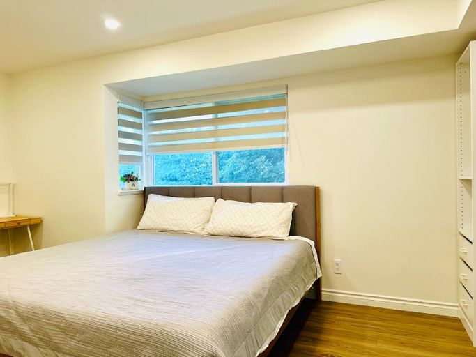 Bedroom 2, 4BR 3BA Family Home - West Side - Free Parking & Pets, Greater Vancouver