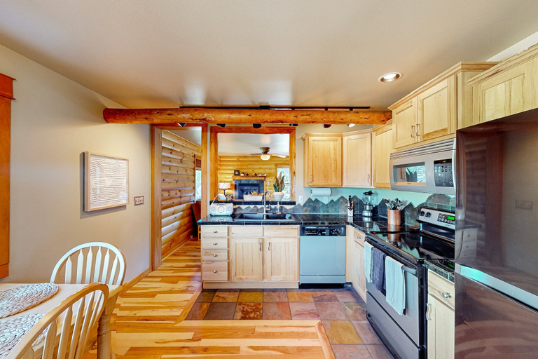 Private kitchen 4, Memorable Mountain Condo With 2 Fireplaces, Lovely Views, W/d, & Pool Access, Larimer