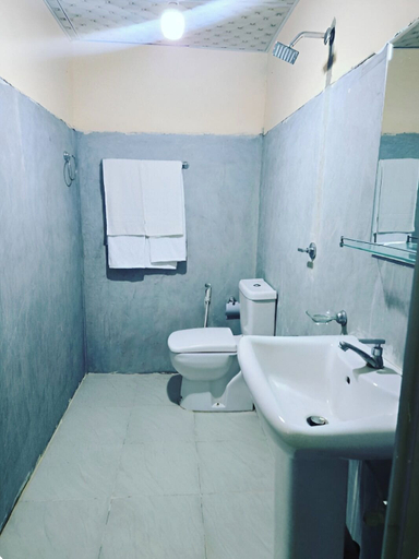 Bathroom 4, Habarana Guest House, Hingurakgoda