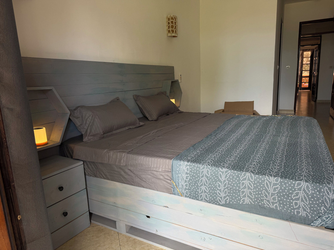 Room 4, New, Villa With a View, new Design- Pics in a few Days, Kisauni
