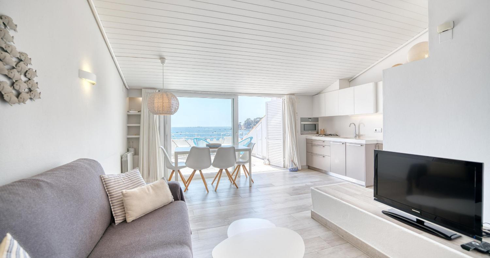 Others 5, Exclusive Position Front Line Apartments Calau, Girona