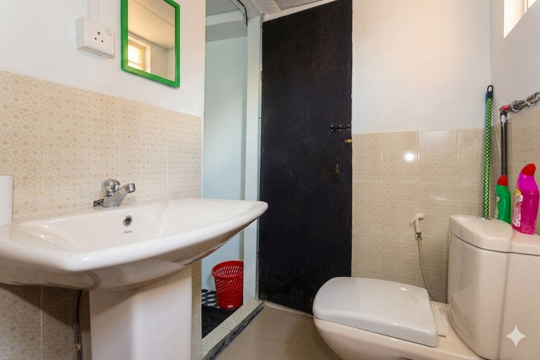 Bathroom 3, Ashan's Cozy Apartments, Thimbirigasyaya