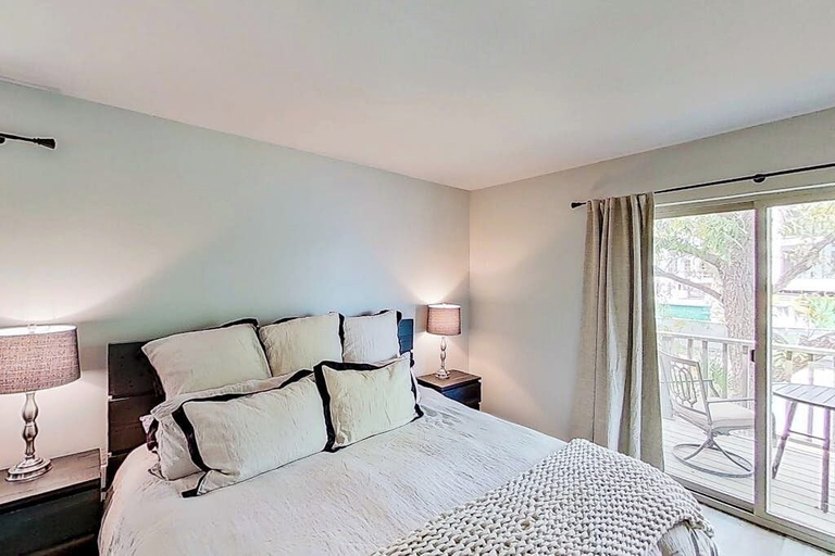 Room 3, Contemporary, Dog-friendly Townhouse With Balcony, Pool & Day Docks, Llano