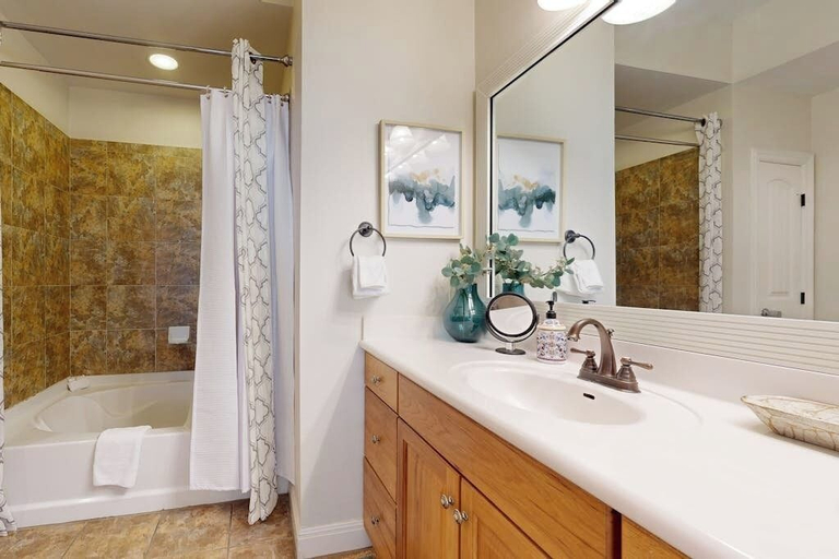 Bathroom 2, Hill Country Corner Condo at The Waters - Central AC, Lake Views & Pool, Llano