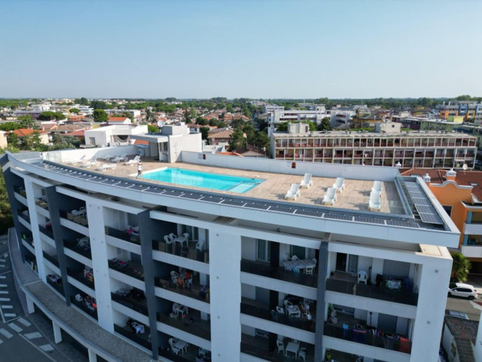 Pool 4, Pool With Views From This Modern Stay in Bibione, Venezia