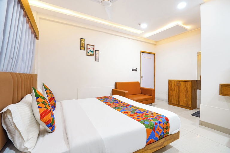 Room 2, Fabhotel Royal King, Ahmadabad
