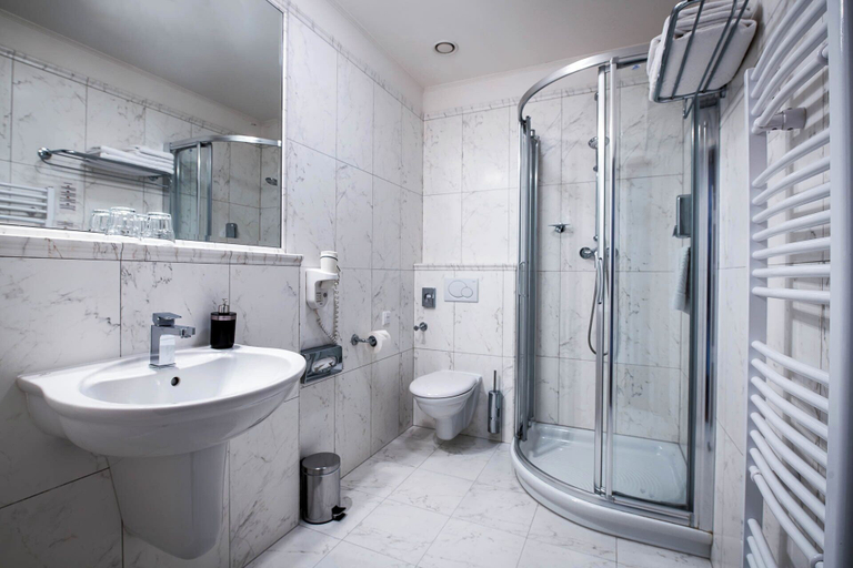 Bathroom 4, Hotel Villa, Praha 3