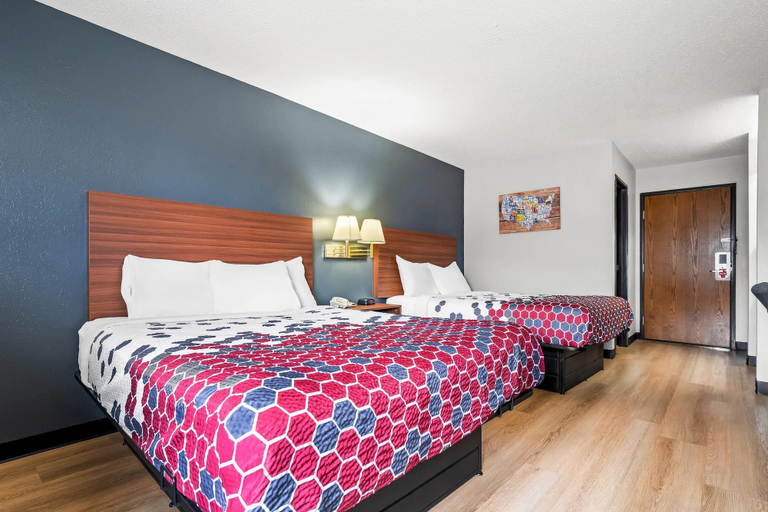 Bedroom 3, Econo Lodge El Paso, IL, Woodford