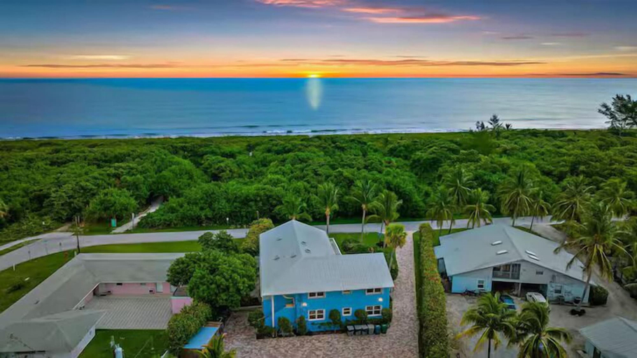 Property grounds 2, Treasure Coast Hideaway | Dogs Welcome, No Fees, Saint Lucie