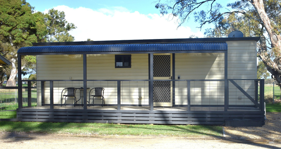 Exterior 4, Penola Coonawarra Caravan Park, Wattle Range - East
