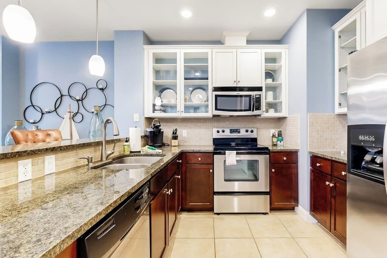 Private kitchen 5, Water-view Condo With Balcony, Smart Tvs, Washer/dryer and Pool, Llano
