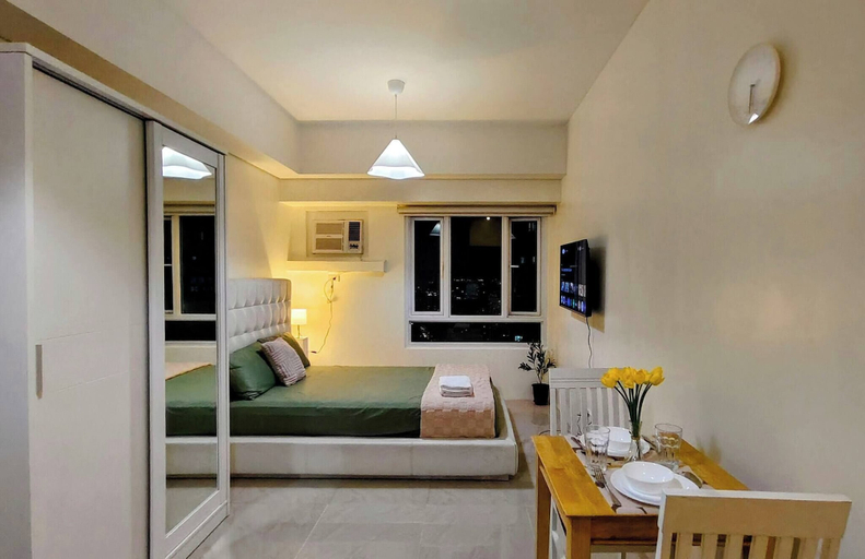 Room 4, Bella Suite Netflix Pool Great View, Makati City