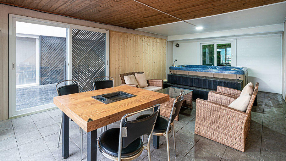 Others 5, Hongcheon La Defense Pension, Chuncheon