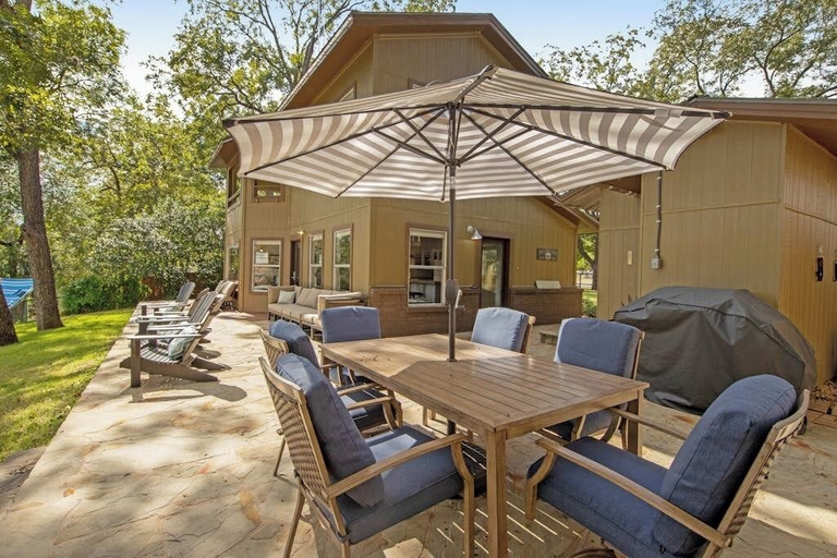 Outdoor dining 5, Two-story Waterfront Retreat With Boat Dock, Two Firepits & Two Kayaks, Burnet