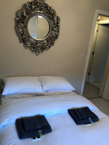 Room 5, Room-cozy Sheffield Guest Room With Shar, Sheffield