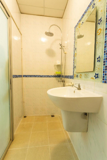 Bathroom 3, Airport Overnight Hotel, Pulau Phuket