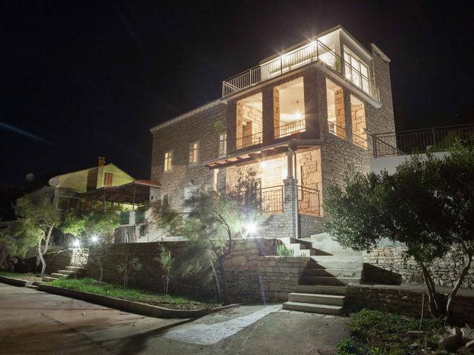 Exterior & Views, Charming Villa in Vela Luka on the Beach, Vela Luka