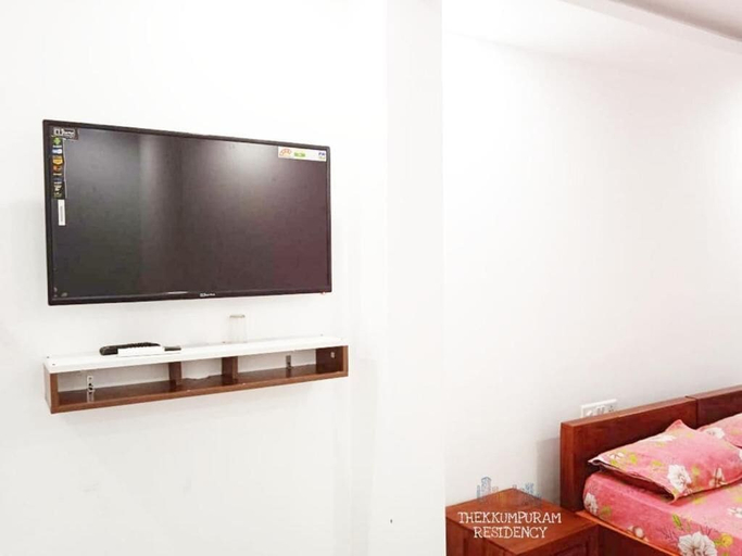Room 4, Thekkumpuram Residency, Malappuram