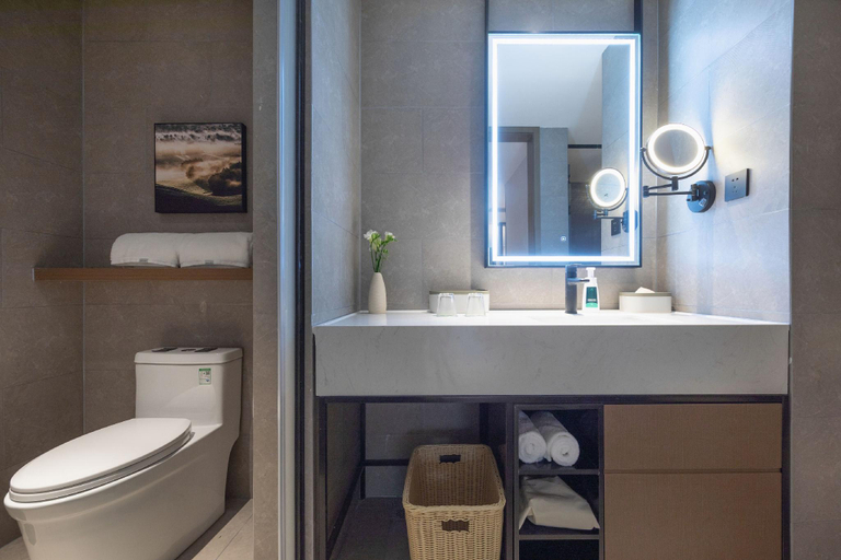 Bathroom 3, Atour Hotel Suqian Xihu Road Golden Eagle Plaza, Suqian