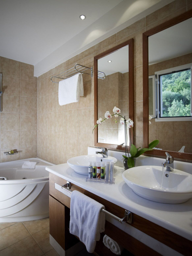 Bathroom, Belle Helene, Peloponnese