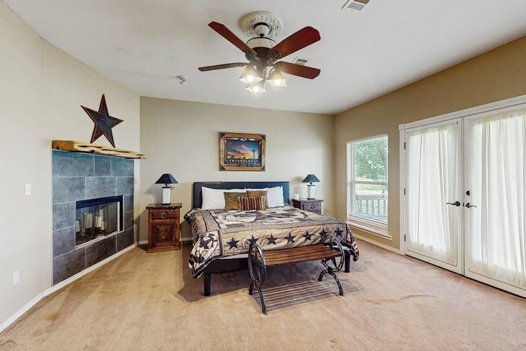 Room 5, Waterfront Home With Kayak, View, Fire Pit & Wifi - Dog-friendly, Llano