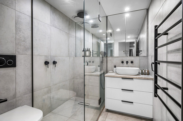 Bathroom, Luxe 2 Bed Apt, Seconds to Beach & Minutes to City, Melbourne