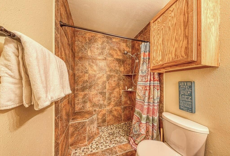 Bathroom 4, Dog-friendly Riverfront Home With Outdoor Space, Burnet