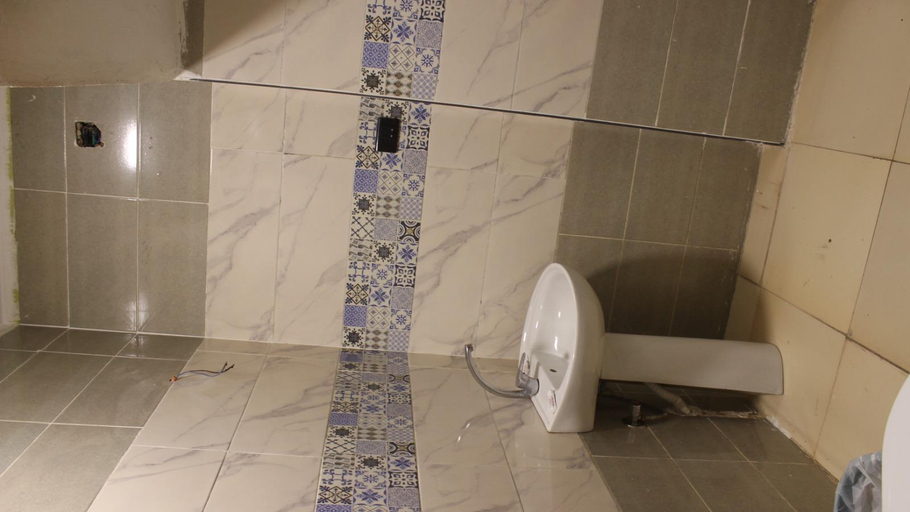 Bathroom 3, New indiana, Ad-Duqi