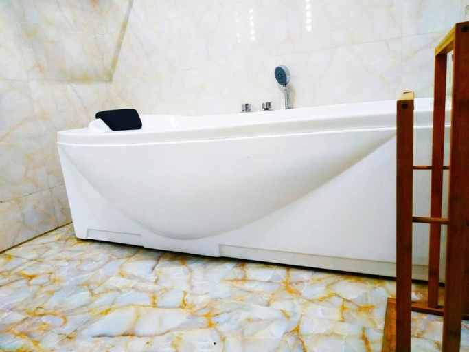 Bathroom 2, Chambres meublées Avenue Cheikh AntaDiop, Dakar