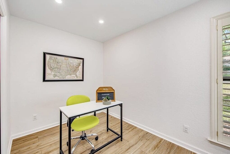 Interior 3, Spacious & Elegant Haven With Huge Yard, Updated Interior, AC, & Fast Wifi, Llano