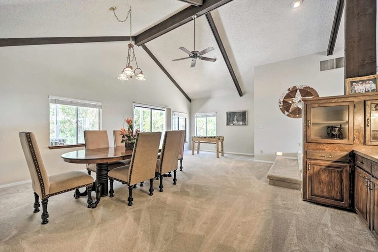 Room 3, Snowbird-friendly House With Game Room, Full Kitchen, Balcony & W/D, Kerr