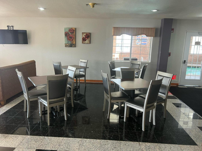 Food & Drinks 5, Longhorn Inn & Suites, Potter