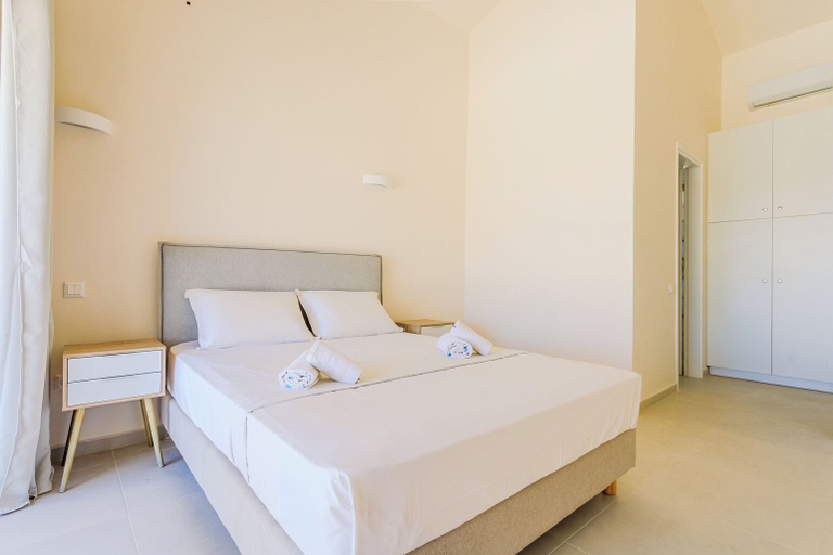 Bedroom 4, Resitour - Chania Aphrodite Beachfront, Crete
