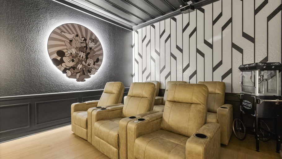 Interior 4, Spacious Suite Near Universal's Epic Universe, Orange