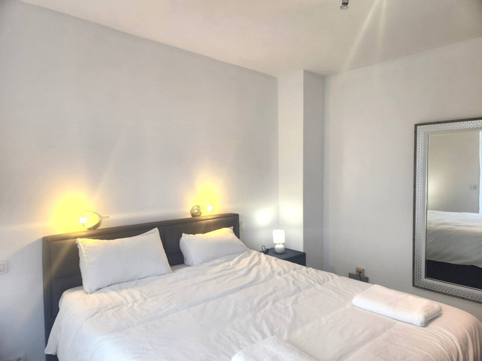 Room 5, Welcome to our Mouscron Cocoon, Nord