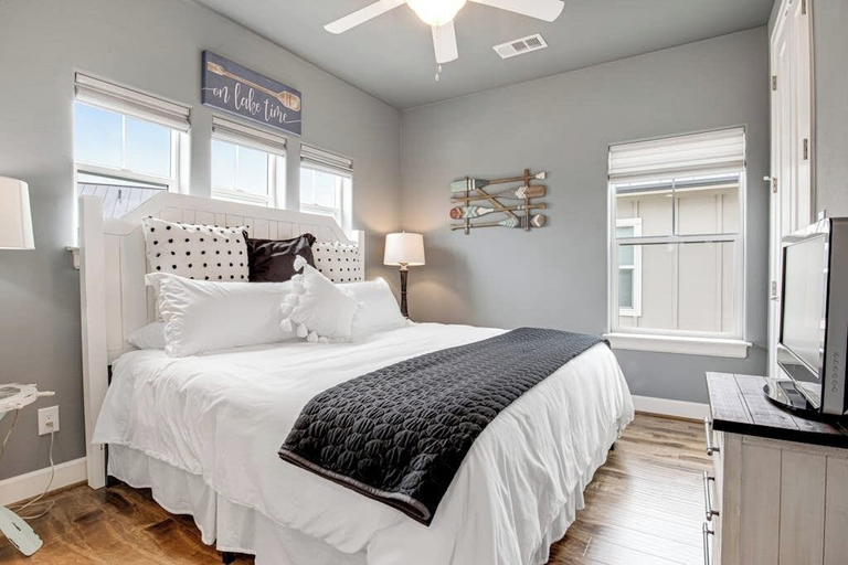 Bedroom 3, Lakefront House With Pool, Kayaks, Ping-pong, Gas Grill, & Paddle Boards, Burnet