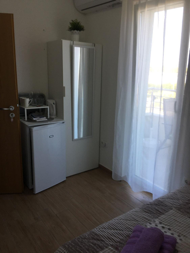 Others 4, Apartments Mladenka, Rogoznica