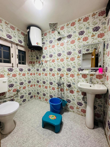 Bathroom 3, Love and Peace Homestay, Srinagar