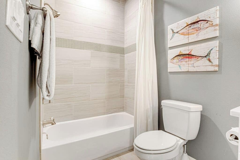 Bathroom 4, Lakefront House With Pool, Kayaks, Ping-pong, Gas Grill, & Paddle Boards, Burnet