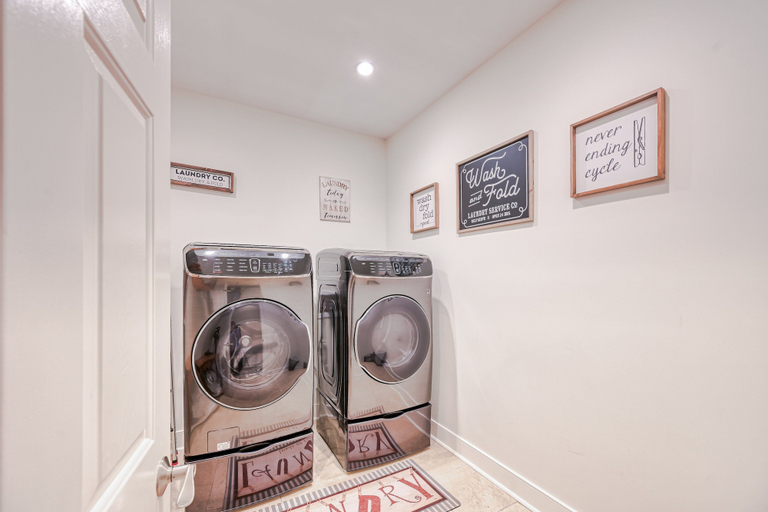 Laundry, Sprawling Waterfront Home With Kayaks, Game Room, and hot tub, Spotsylvania